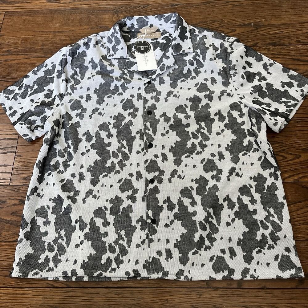 Distortion Men's Cow Print Short Sleeve Cropped Fit Camp Collar Shirt L